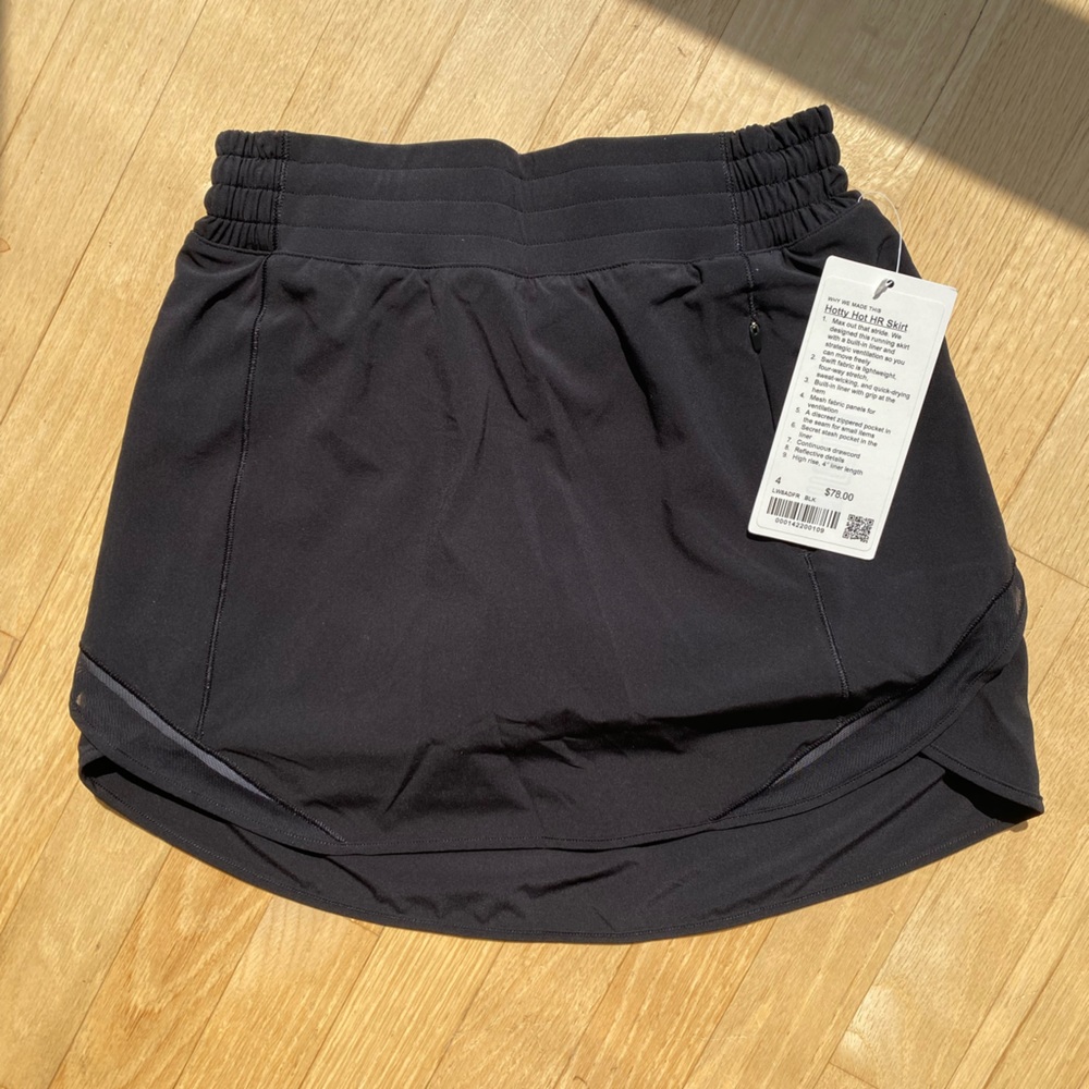Lululemon Hotty Hot Skirt (Size 4)